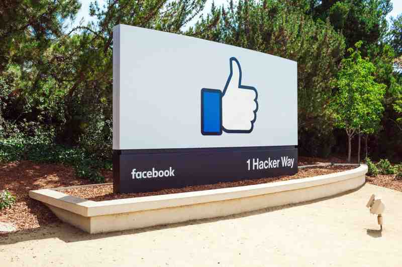 facebook-headquarters-park-entrance.jpg