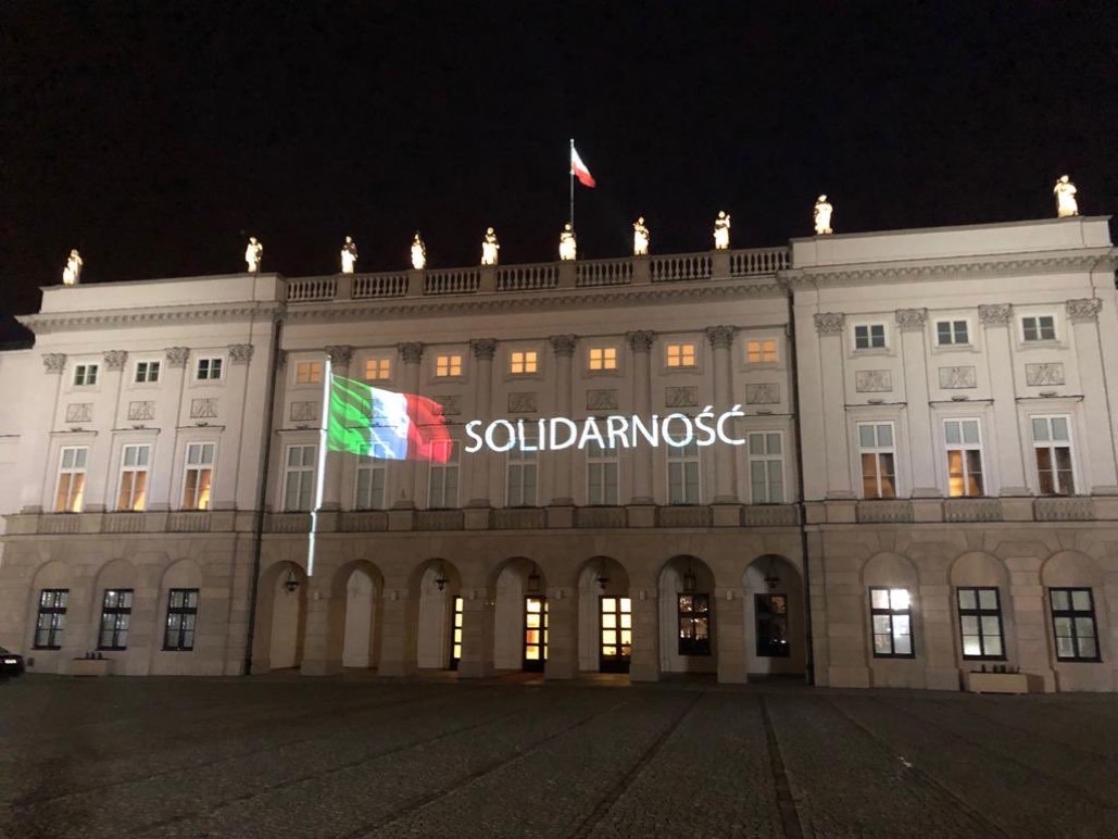 varsavia_palazzo_repubblica_polonia_tricolore_italia_bandiera.jpg